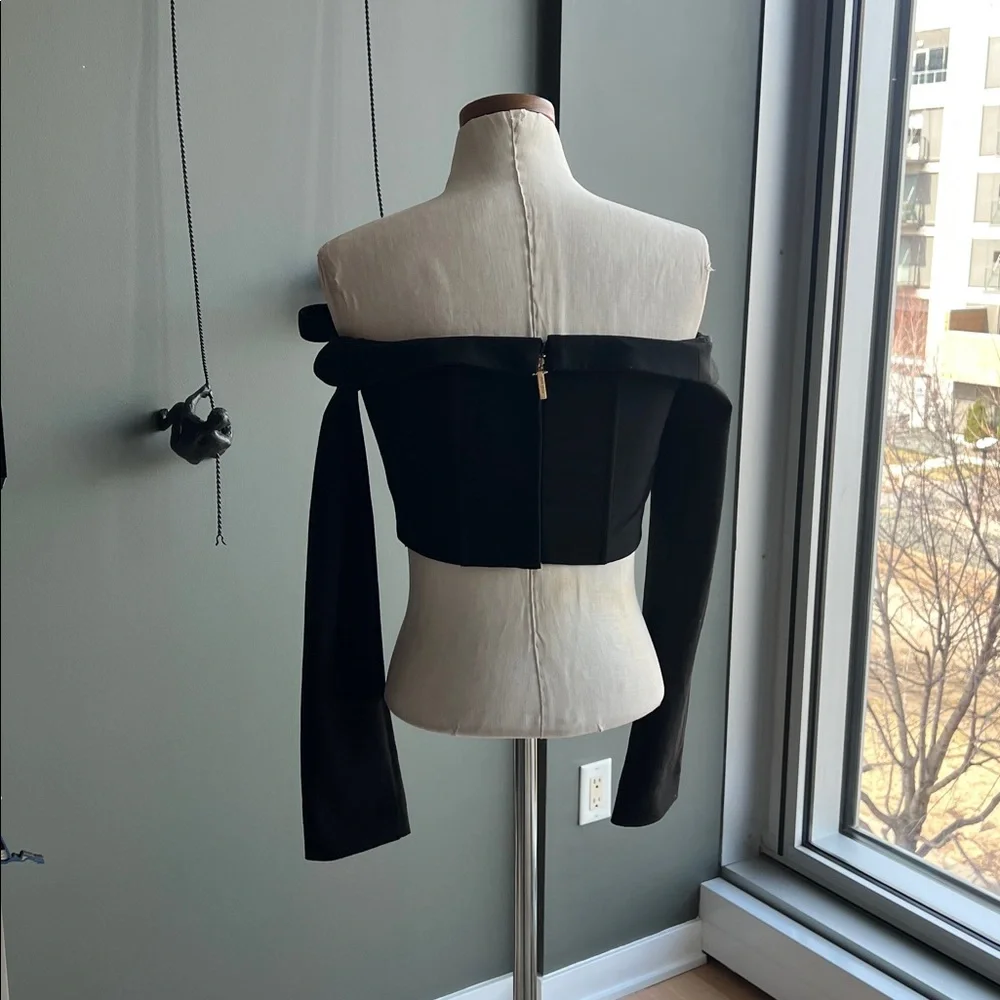 New Cult Gaia Valia Off Shoulder Crop Top in Black Size 6 - Picture 5 of 7